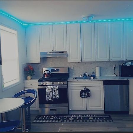 Townhouse Apartment In Oakland Gardens New York Extérieur photo