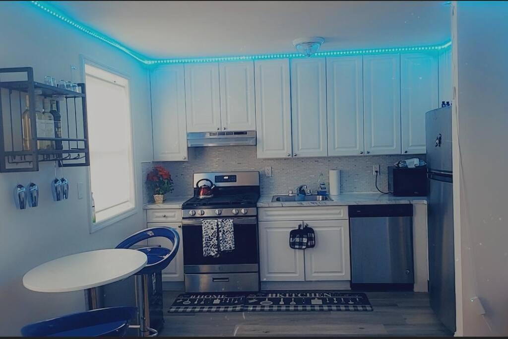 Townhouse Apartment In Oakland Gardens New York Extérieur photo